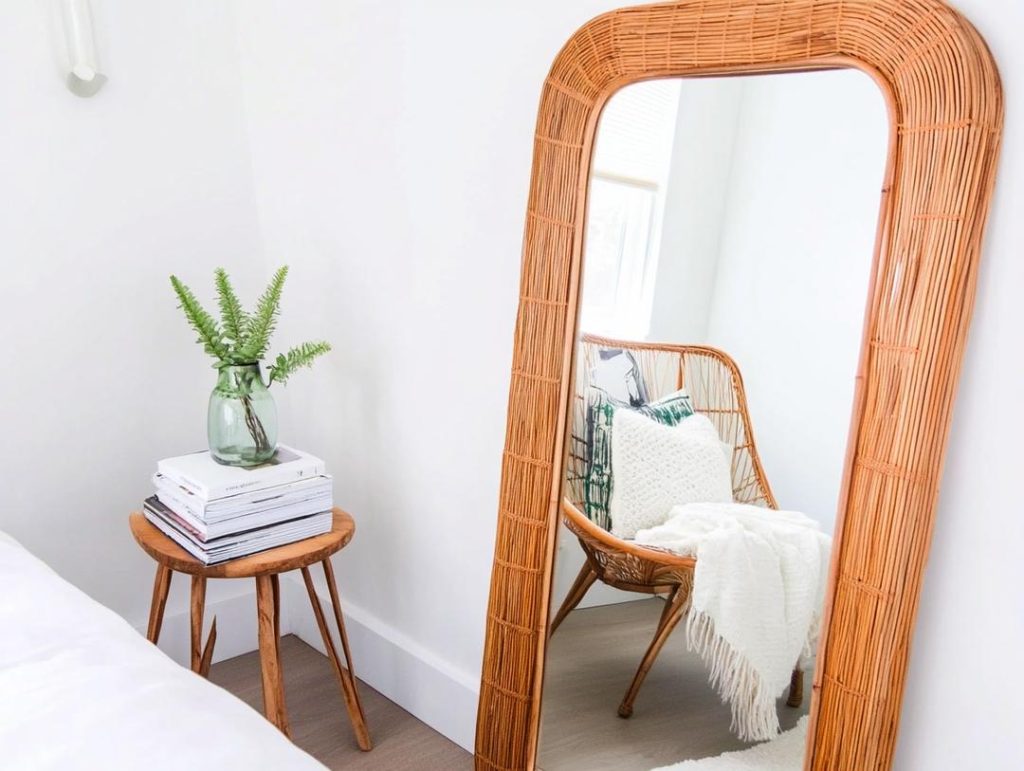 Leaning Mirror Styling: Safe & Chic Rental Bedroom Decor Ideas